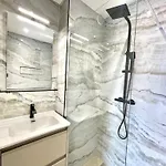 Astoria Luxury Apartment- 3 Bathrooms Apartment