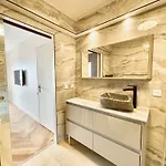 Apartment Astoria Luxury Apartment- 3 Bathrooms
