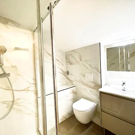 Astoria Luxury Apartment- 3 Bathrooms