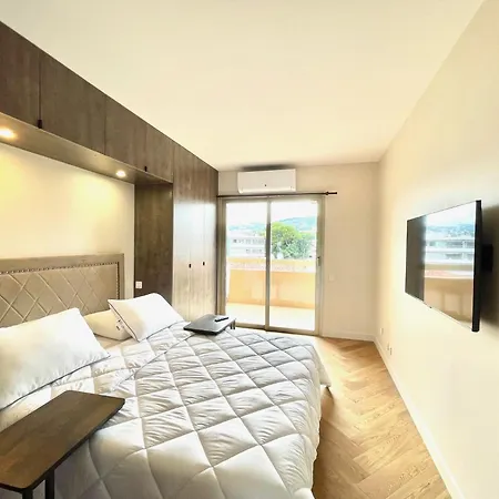 Astoria Luxury Apartment- 3 Bathrooms Apartment *