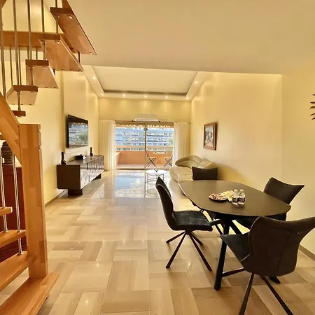 Astoria Luxury Apartment- 3 Bathrooms Lejlighed